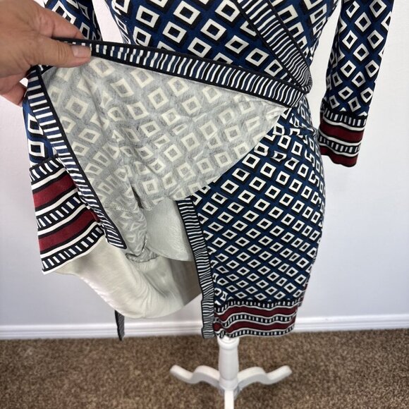 Diane von Furstenberg women's 4 Silk Jersey Wrap Dress Blue Geometric EUC - Picture 4 of 15